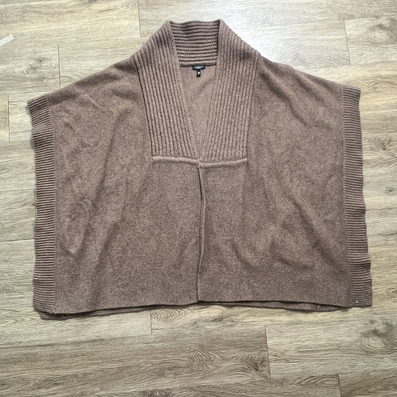 Talbots Wool Blend Ruana Poncho Women's Knit Sweater Tan Shawl One Size - Picture 2 of 8